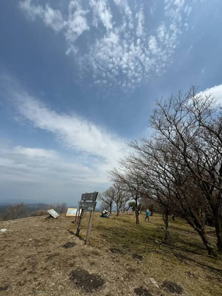 【登山日記】苔むした石畳など見どころいっぱいの大洞山~尼ヶ岳を縦走