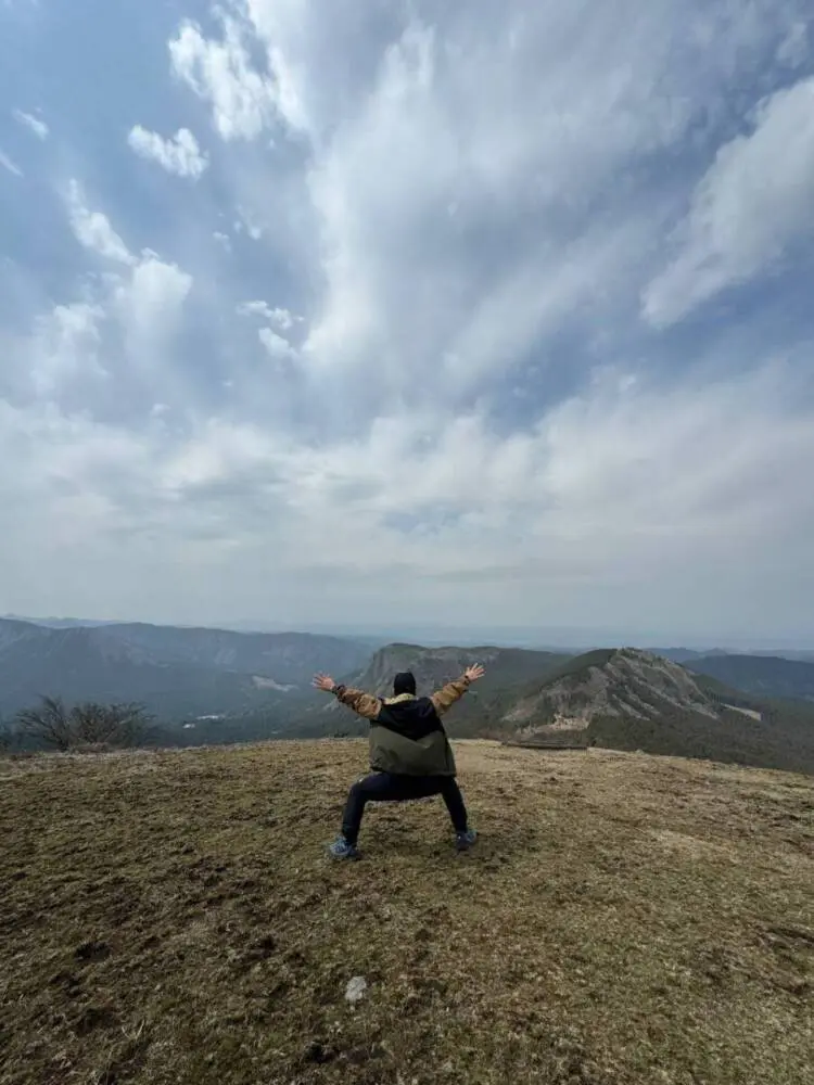 【登山日記】苔むした石畳など見どころいっぱいの大洞山~尼ヶ岳を縦走