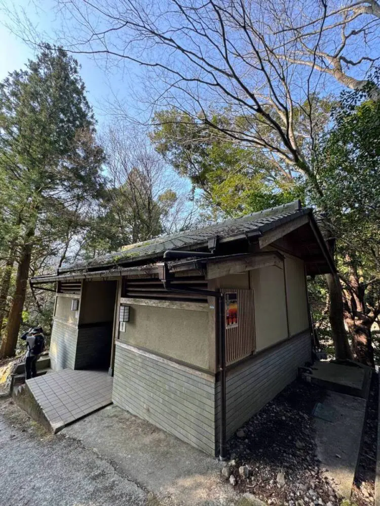 【登山日記】苔むした石畳など見どころいっぱいの大洞山~尼ヶ岳を縦走