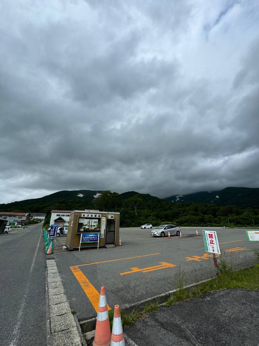 【登山日記】日本百名山「月山」雪渓や花がたくさん見れた美しい世界