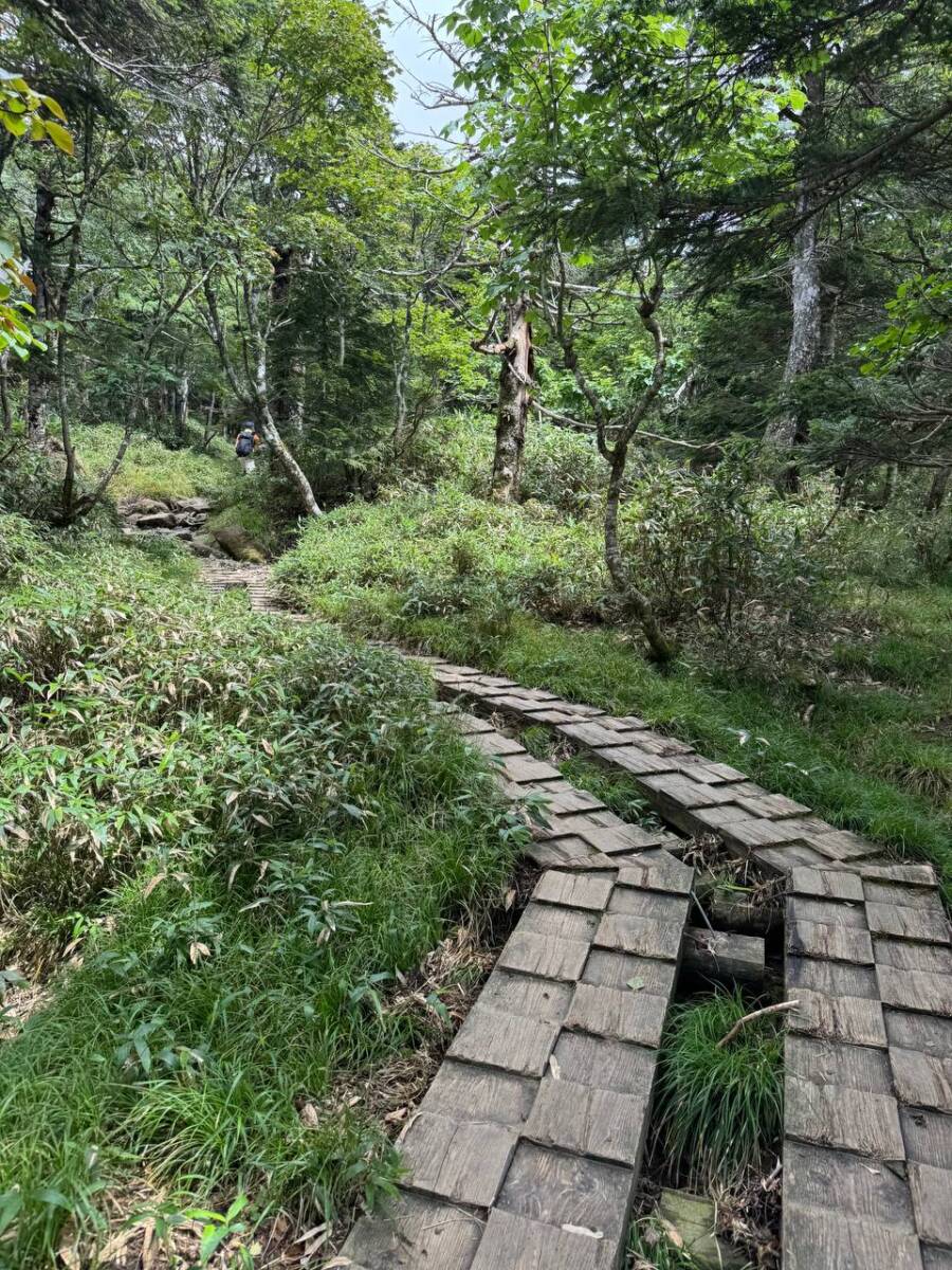 日本百名山の岩手県「早池峰山」は絶景広がる広大な景色