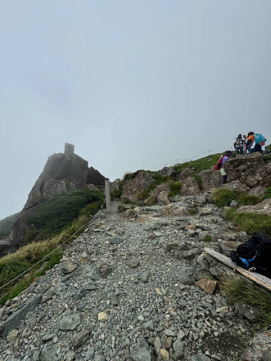 日本百名山の岩手県「早池峰山」は絶景広がる広大な景色