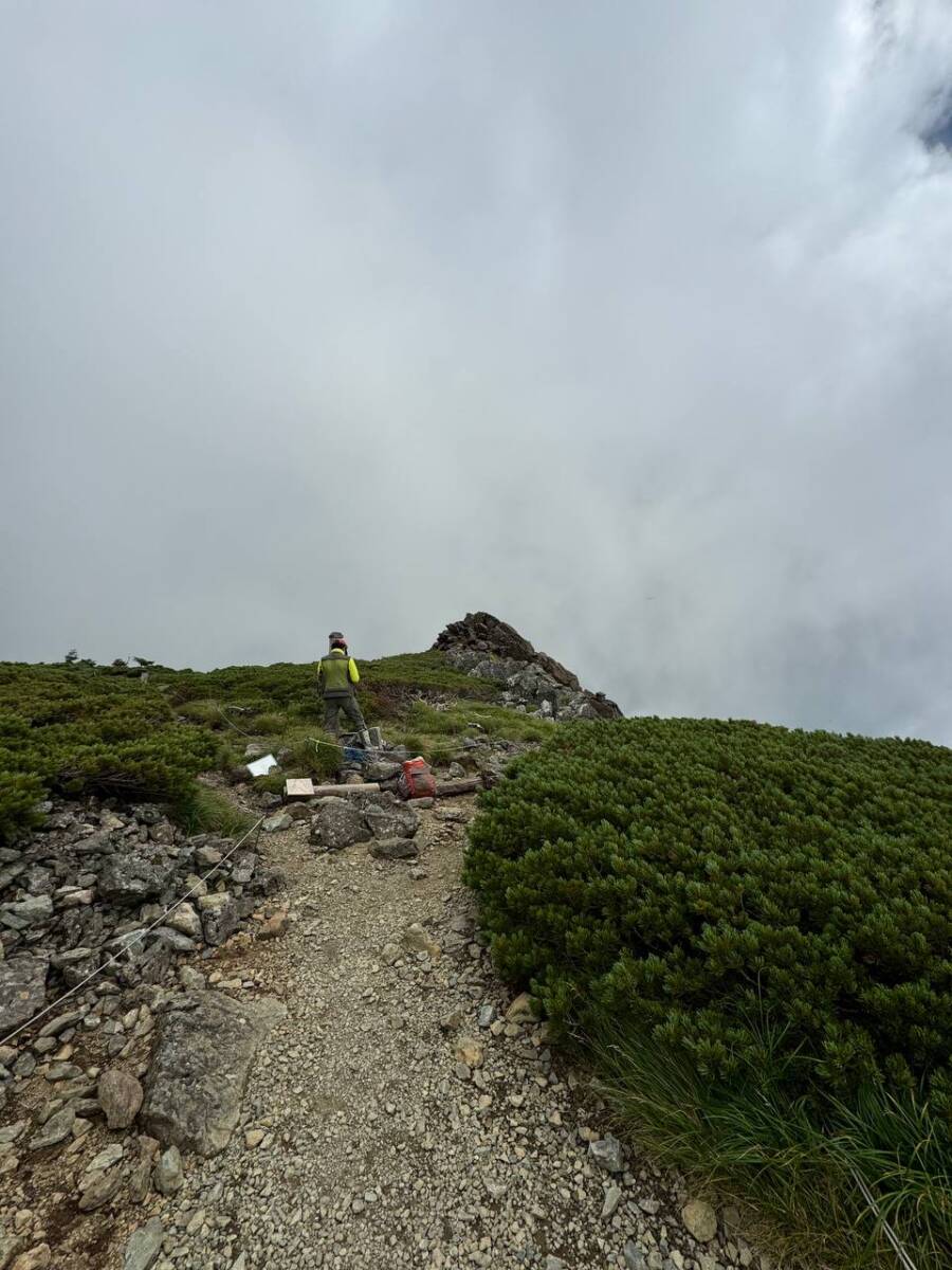 日本百名山の岩手県「早池峰山」は絶景広がる広大な景色