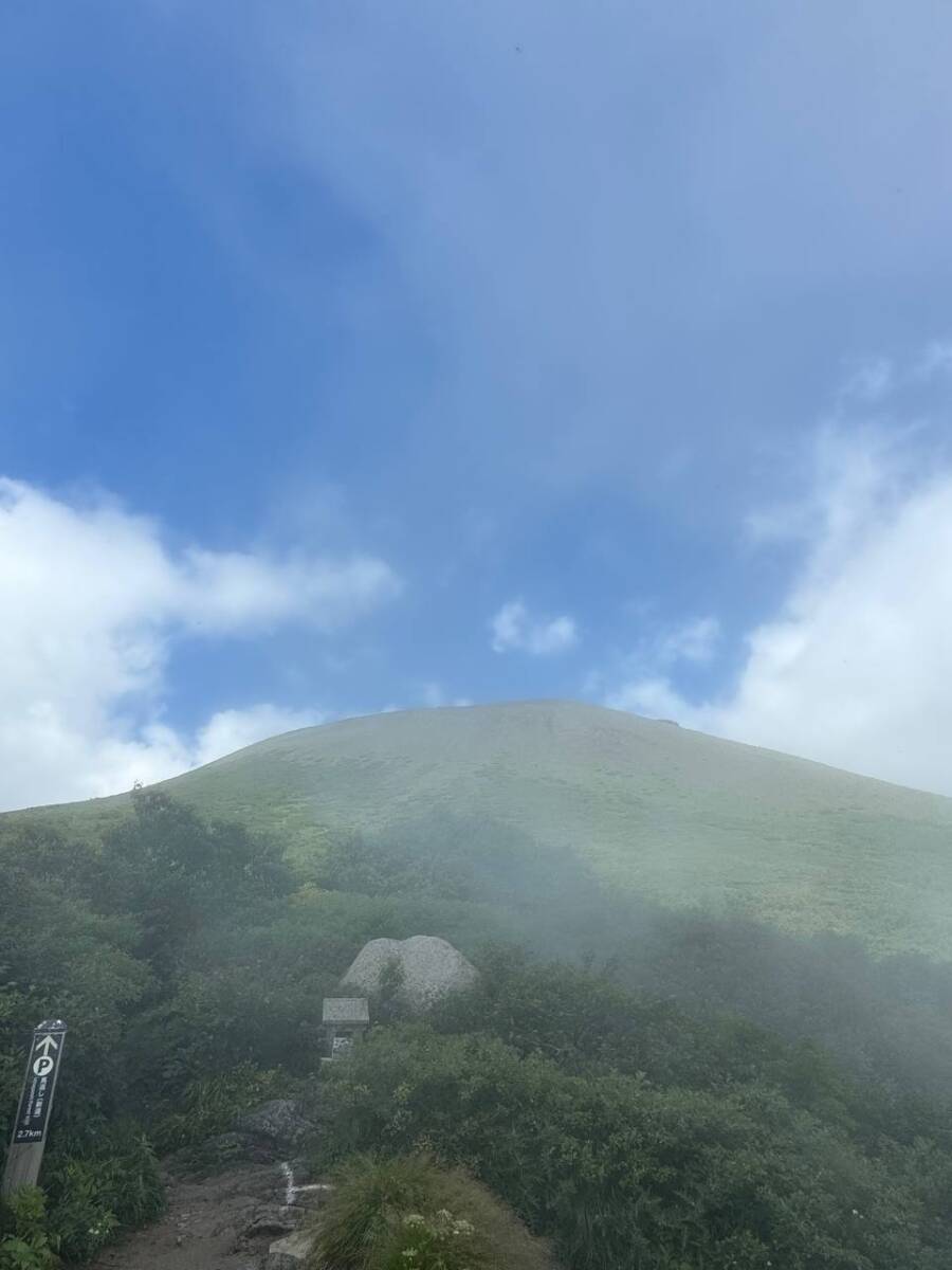 日本百名山「岩手山」大迫力の火口・長い登山道に色んな景色が見れる