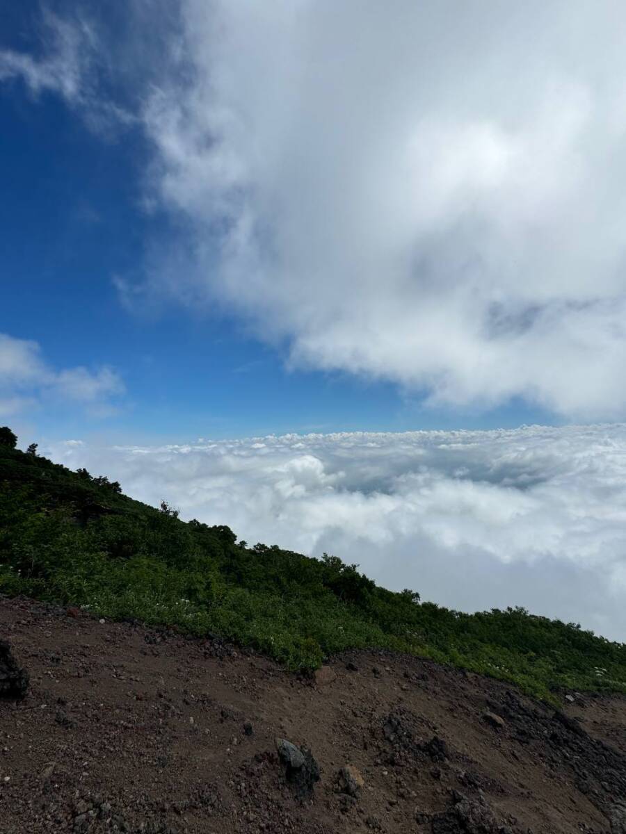 日本百名山「岩手山」大迫力の火口・長い登山道に色んな景色が見れる