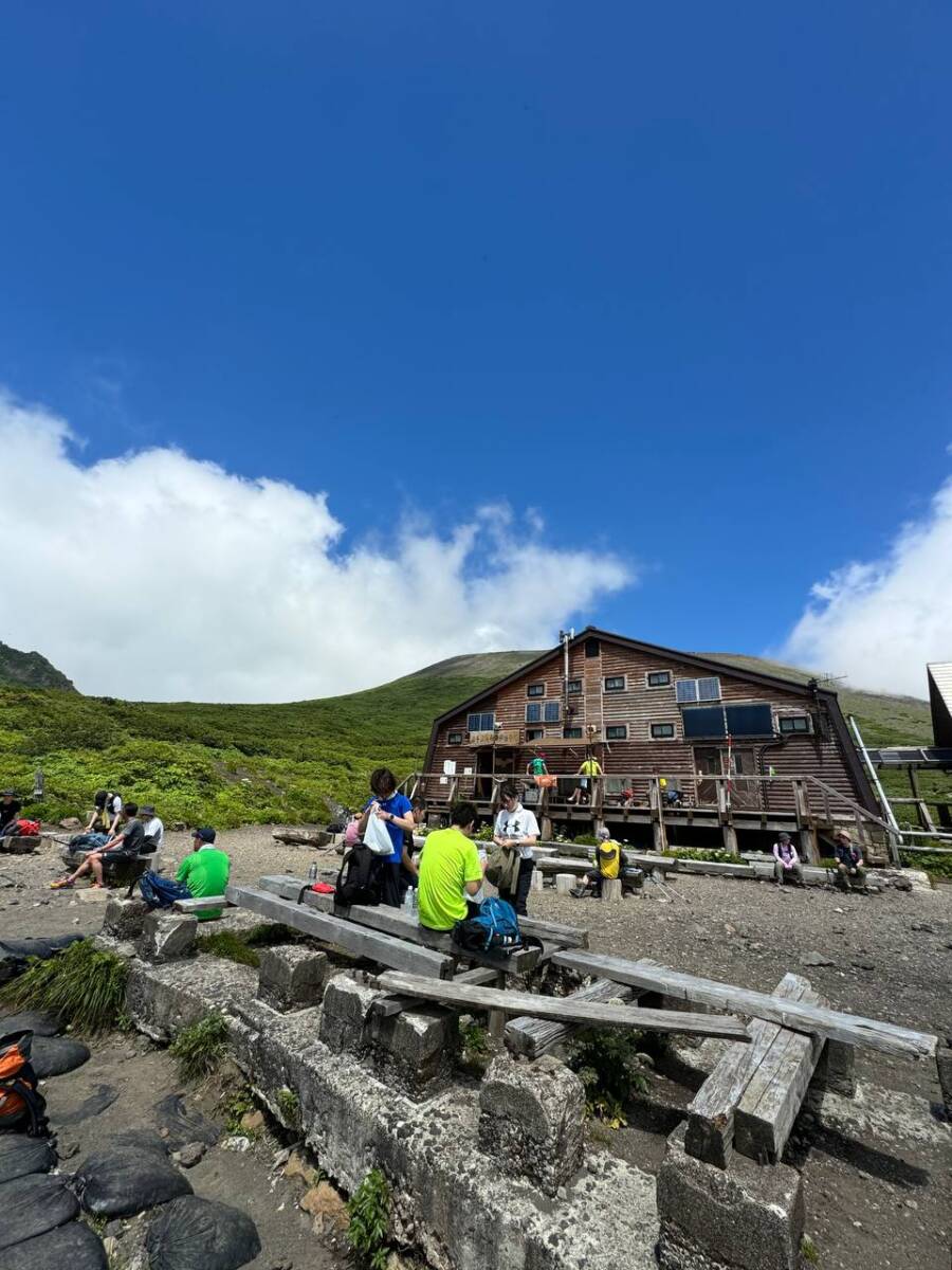 日本百名山「岩手山」大迫力の火口・長い登山道に色んな景色が見れる