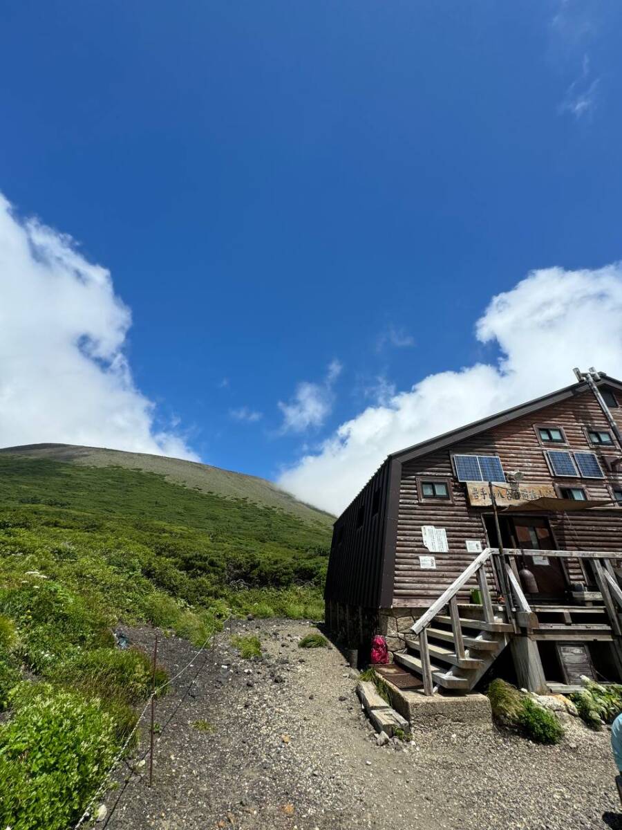 日本百名山「岩手山」大迫力の火口・長い登山道に色んな景色が見れる