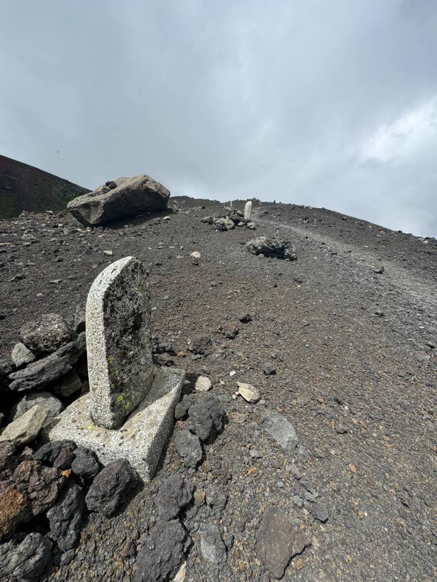 日本百名山「岩手山」大迫力の火口・長い登山道に色んな景色が見れる