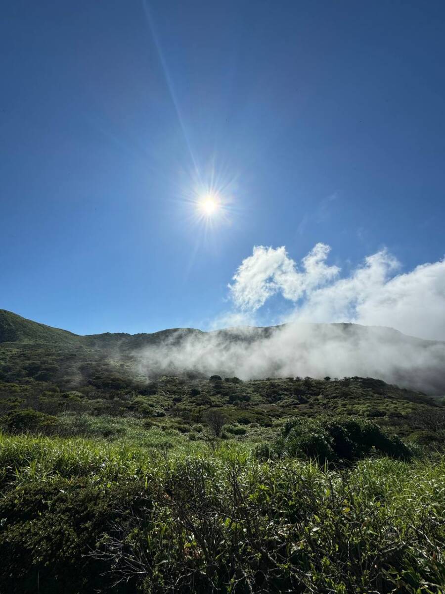 壮大な光景が広がるくじゅう連山の主峰「久住山」は火山と草原が広がる景色