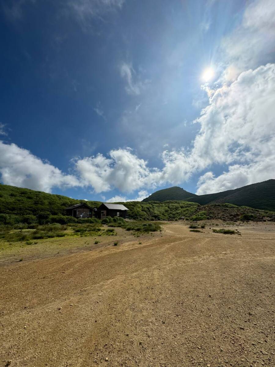 壮大な光景が広がるくじゅう連山の主峰「久住山」は火山と草原が広がる景色