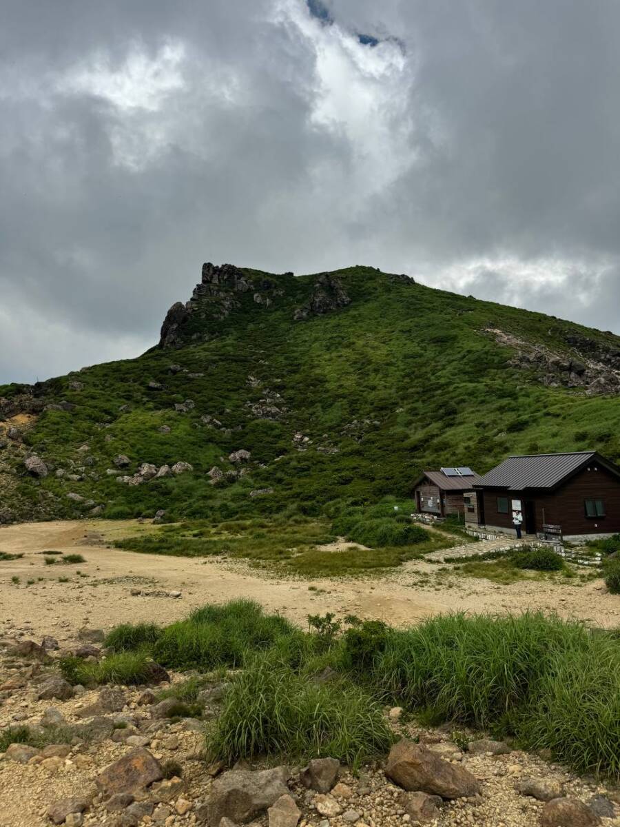 壮大な光景が広がるくじゅう連山の主峰「久住山」は火山と草原が広がる景色