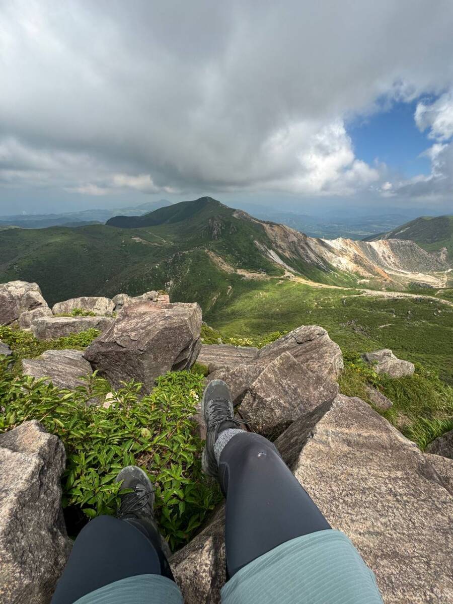 壮大な光景が広がるくじゅう連山の主峰「久住山」は火山と草原が広がる景色