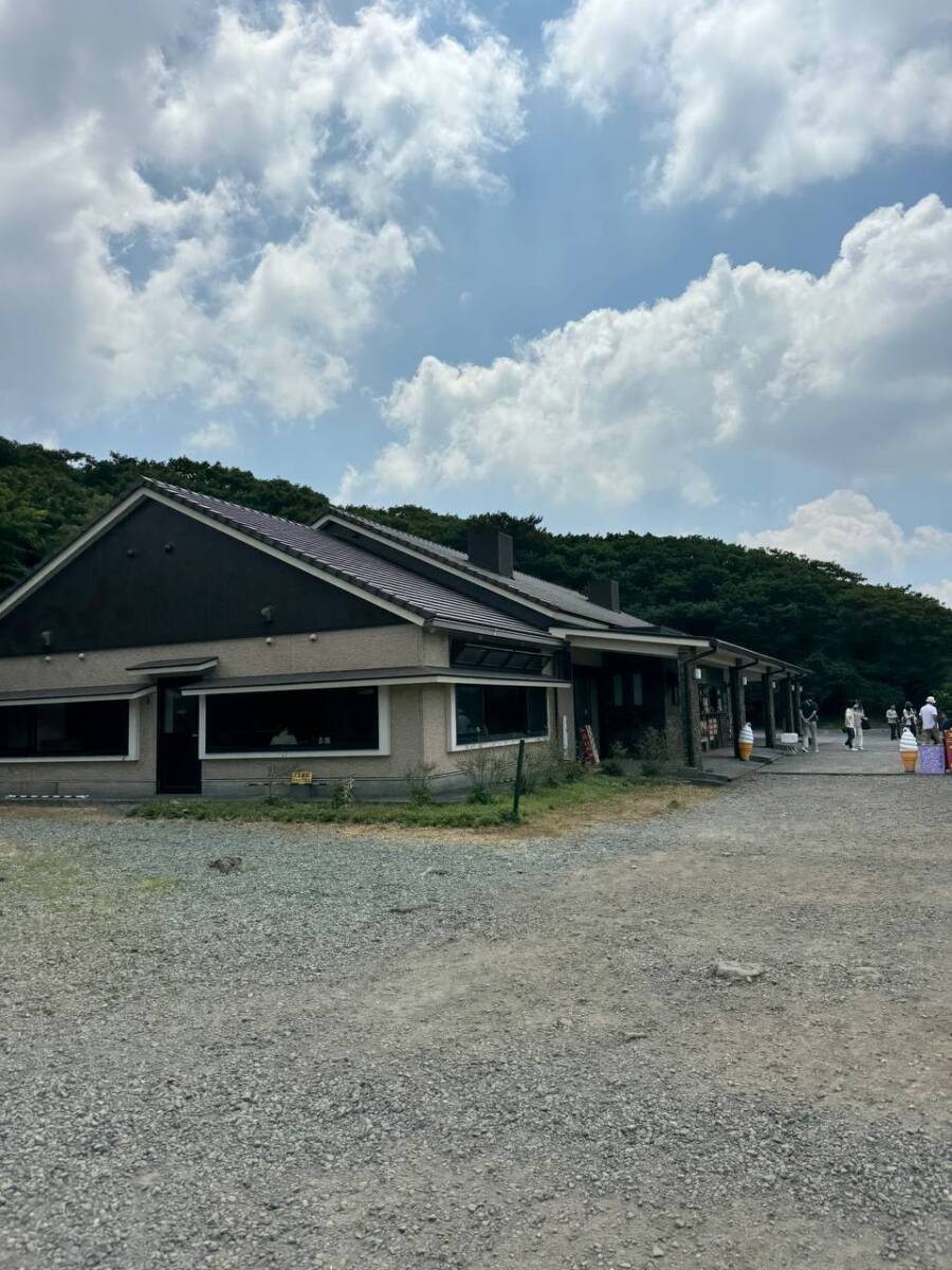 壮大な光景が広がるくじゅう連山の主峰「久住山」は火山と草原が広がる景色