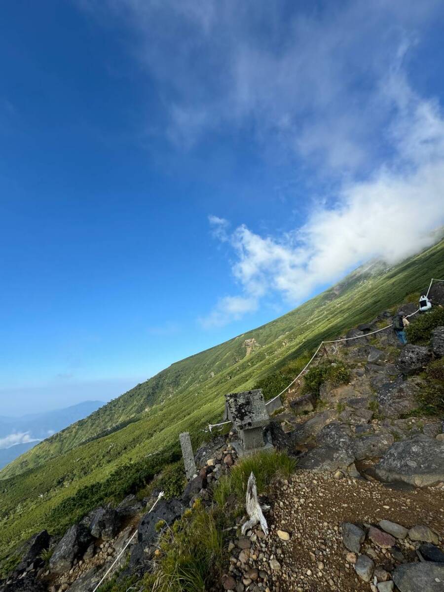 異様で壮大な光景が広がる3000m峰の霊山 『御嶽山』