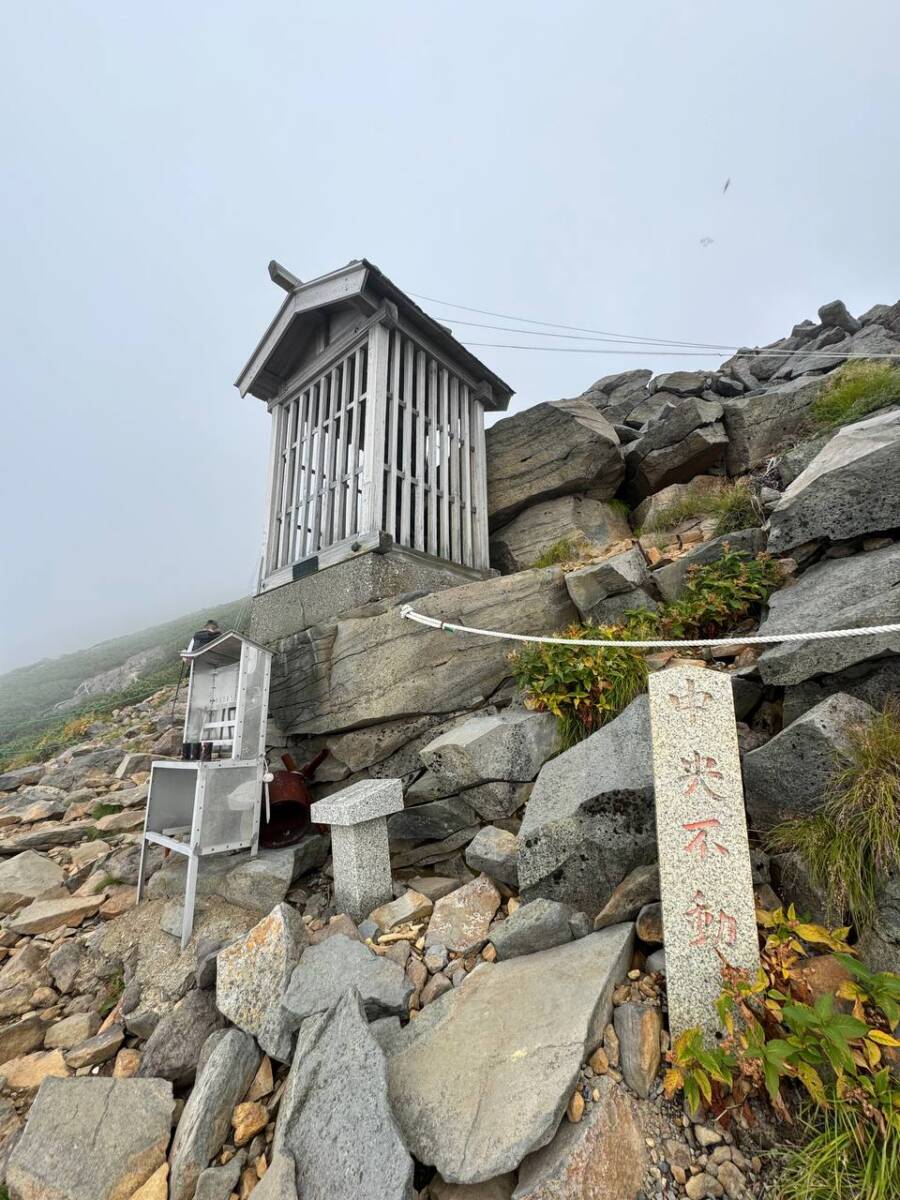 異様で壮大な光景が広がる3000m峰の霊山 『御嶽山』