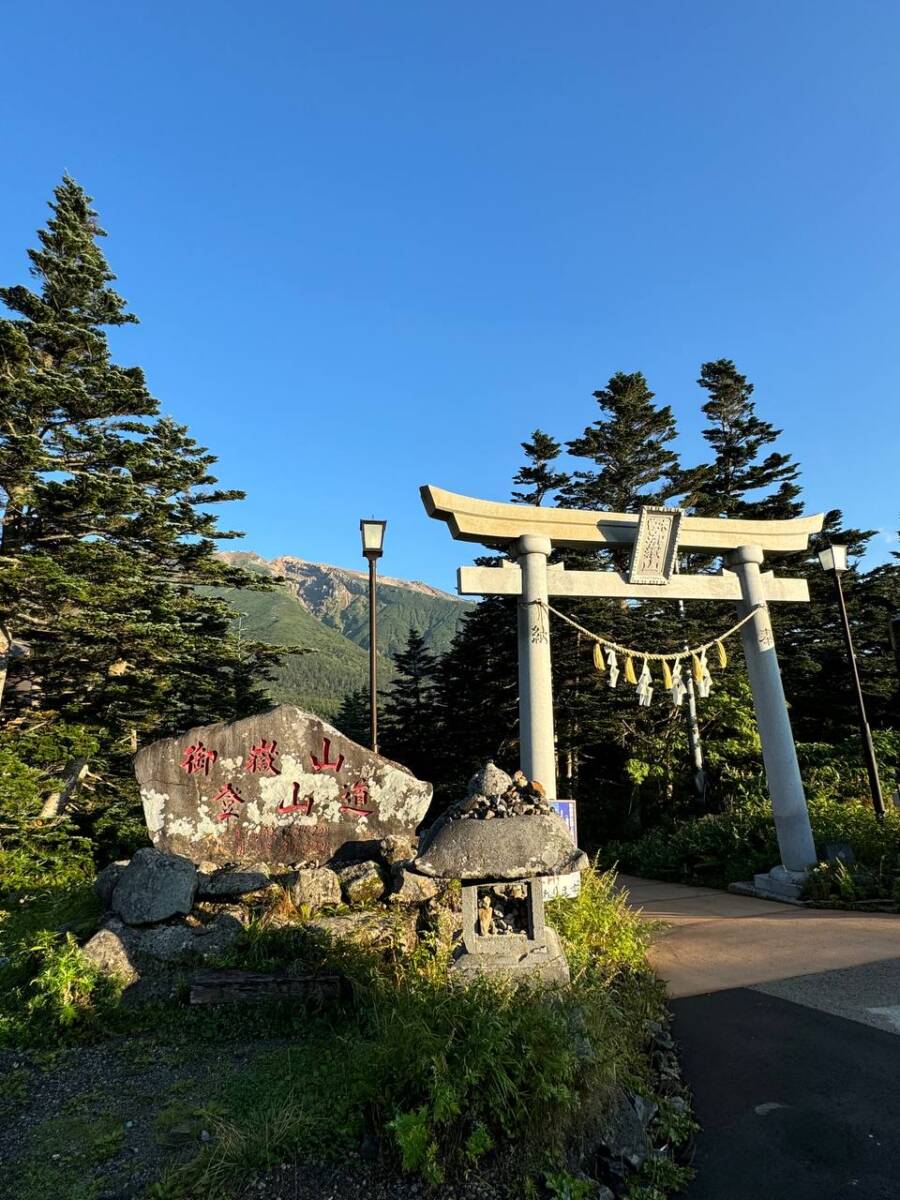 異様で壮大な光景が広がる3000m峰の霊山 『御嶽山』