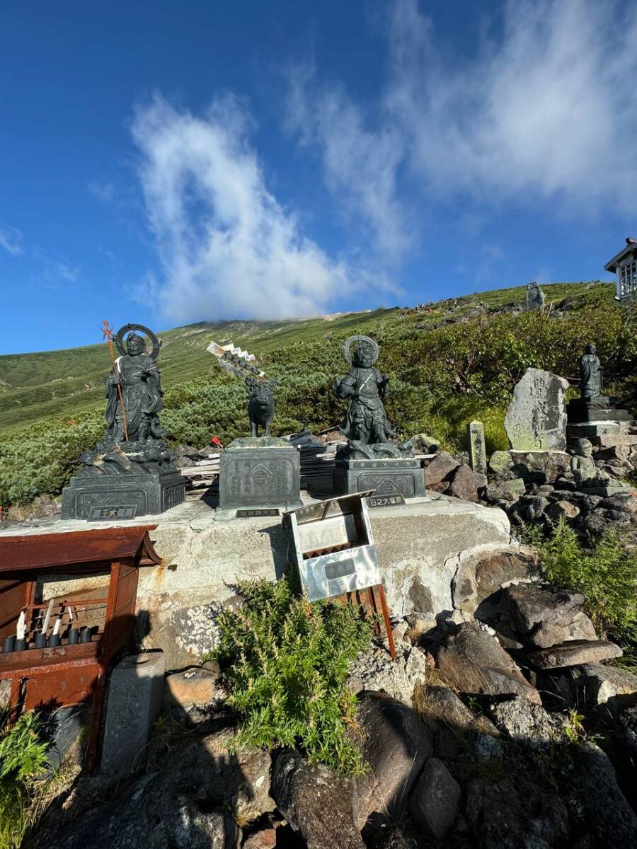 異様で壮大な光景が広がる3000m峰の霊山 『御嶽山』