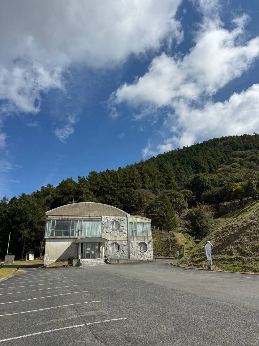 美作富士とも呼ばれる関西百名山「日名倉山」絶景広がる広大な景色