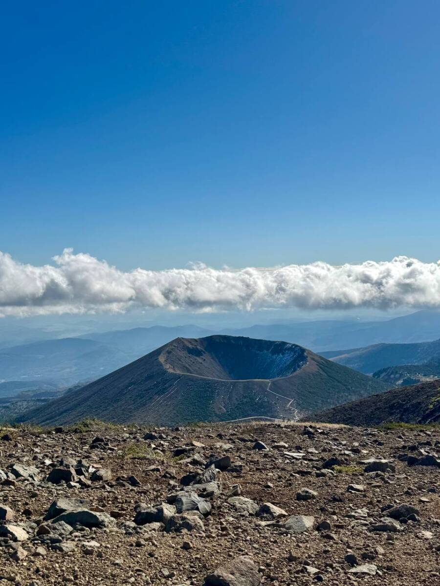 山頂から見下ろす五色沼「魔女の瞳」が絶景だった山『一切経山』