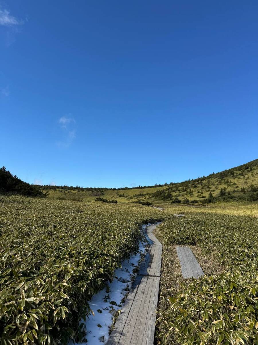 山頂から見下ろす五色沼「魔女の瞳」が絶景だった山『一切経山』