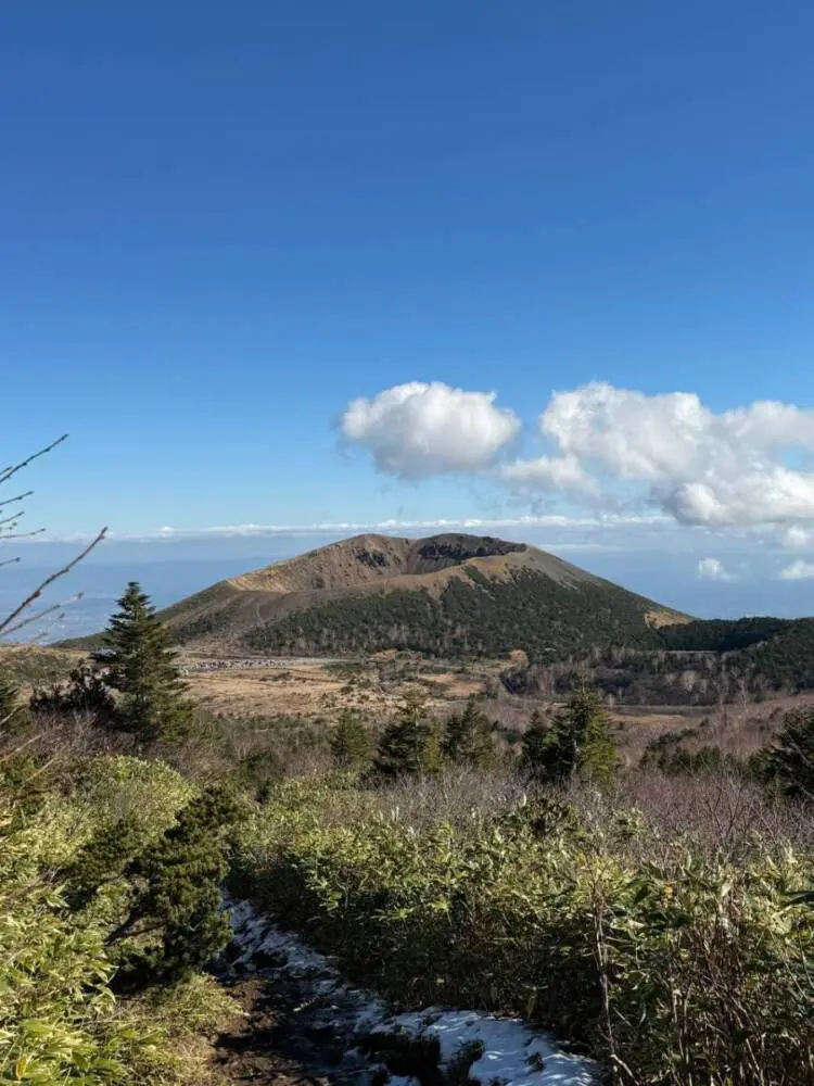 山頂から見下ろす五色沼「魔女の瞳」が絶景だった山『一切経山』