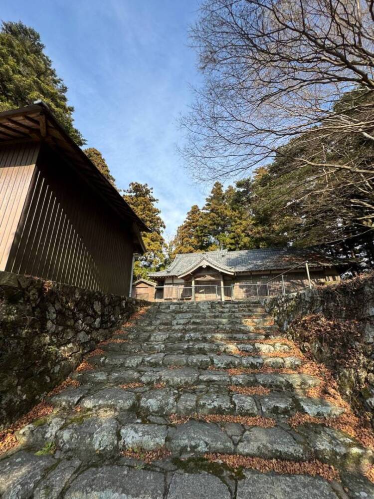 山頂からは須磨アルプスや淡路島が見える丹上山地の主峰「帝釈山」