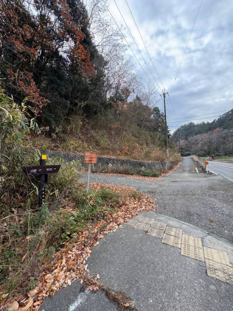 山頂からは須磨アルプスや淡路島が見える丹上山地の主峰「帝釈山」