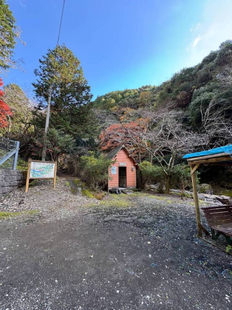 周囲は山々に囲まれ山深く、とにかく水が美しい和歌山の「矢筈岳」