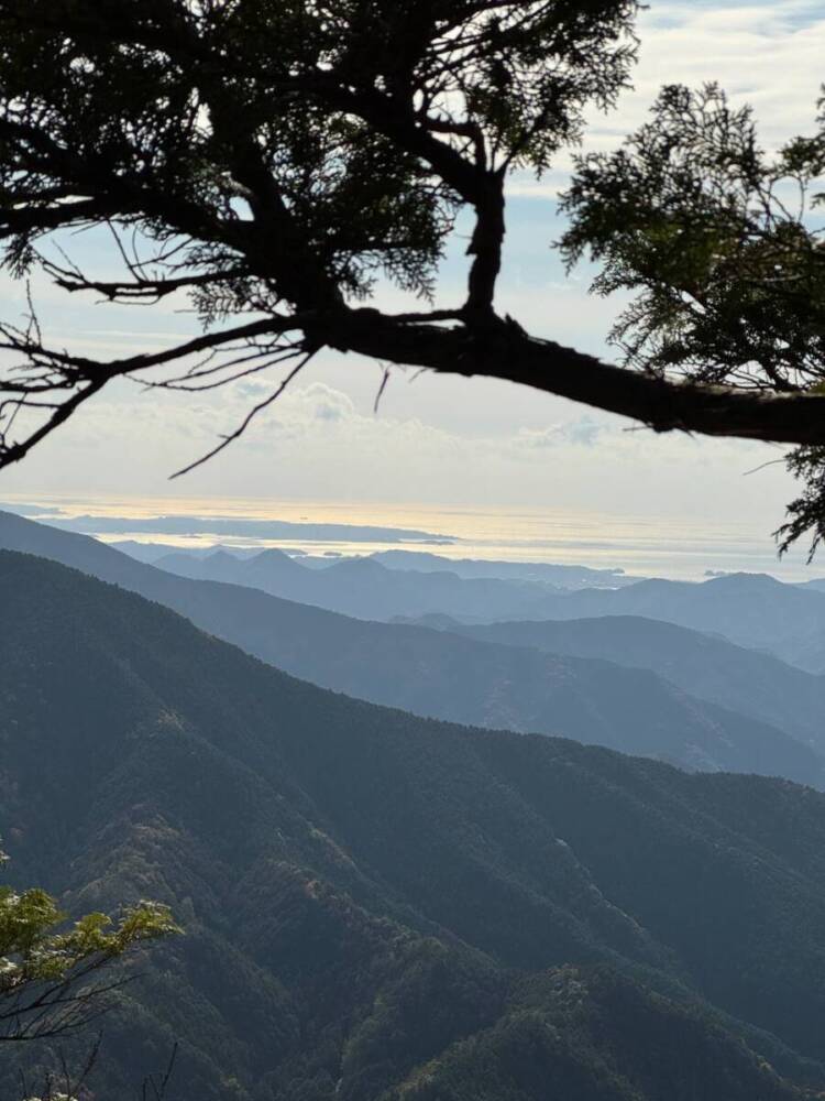 周囲は山々に囲まれ山深く、とにかく水が美しい和歌山の「矢筈岳」