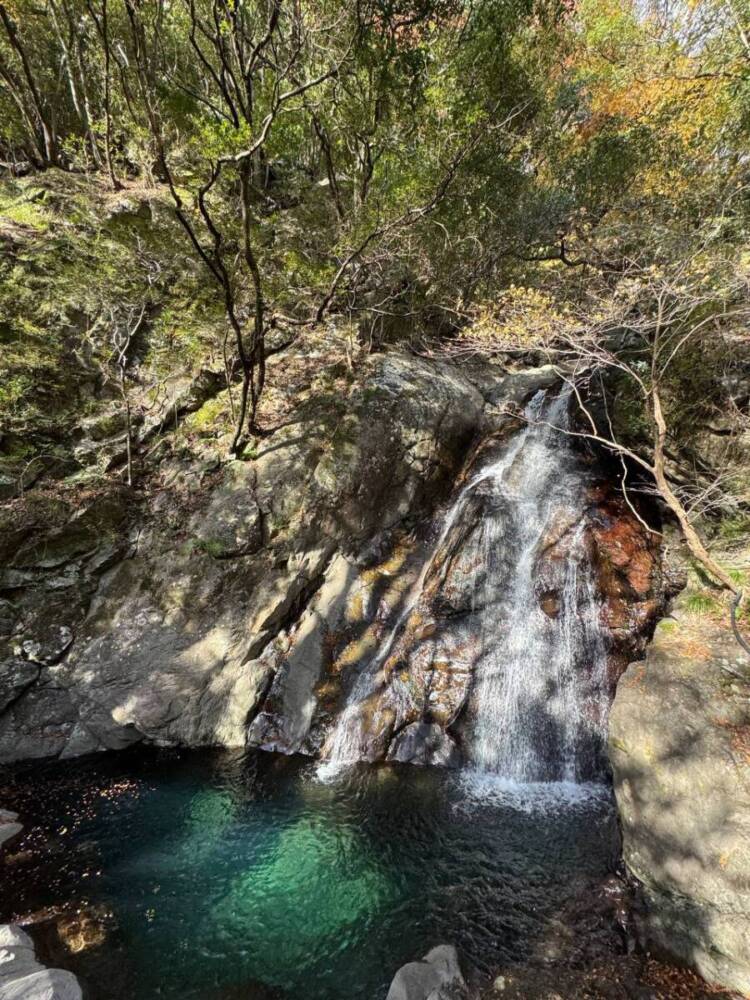 周囲は山々に囲まれ山深く、とにかく水が美しい和歌山の「矢筈岳」