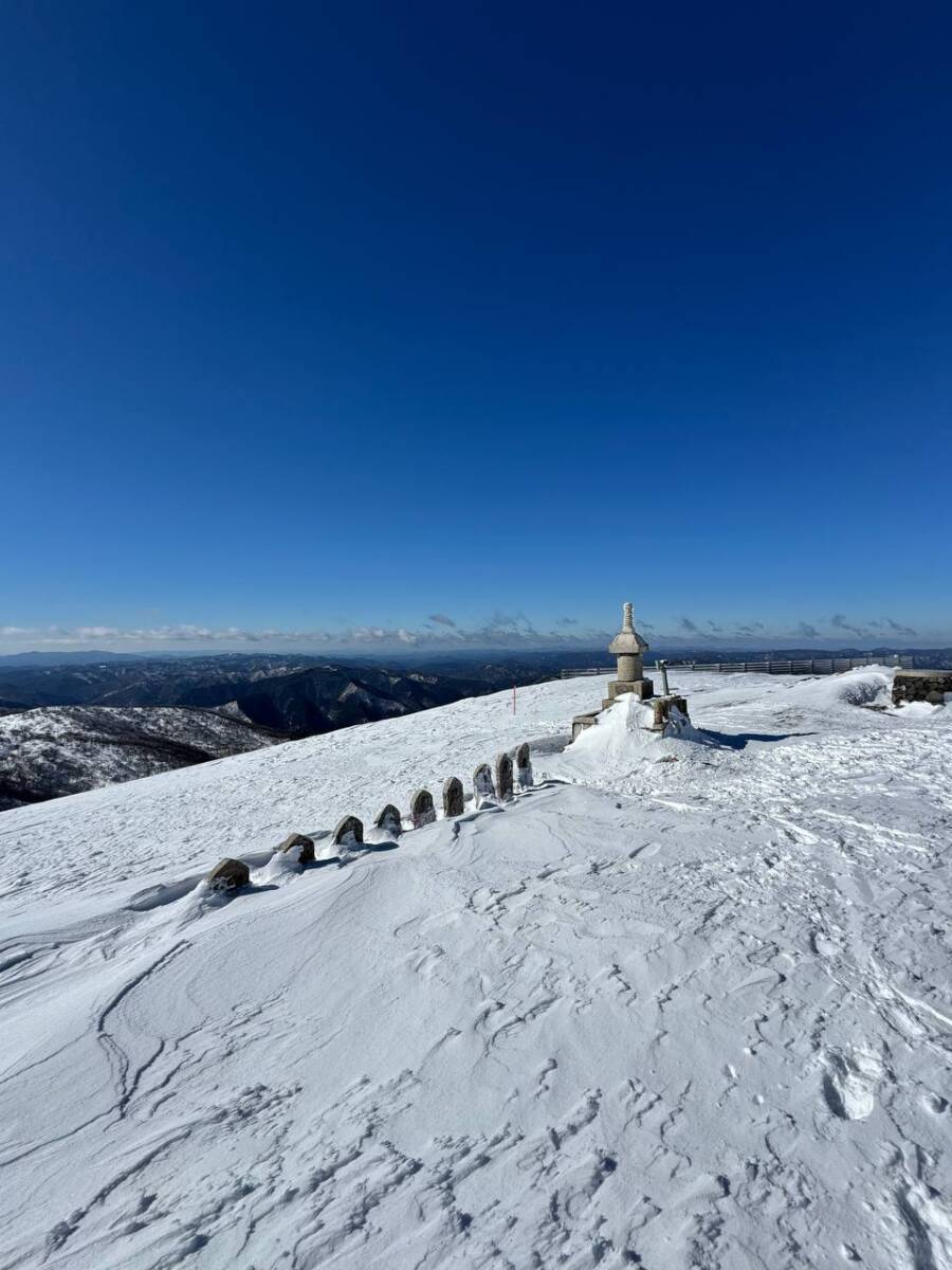 琵琶湖を眺めながら絶景スノーハイクができる『蓬莱山』