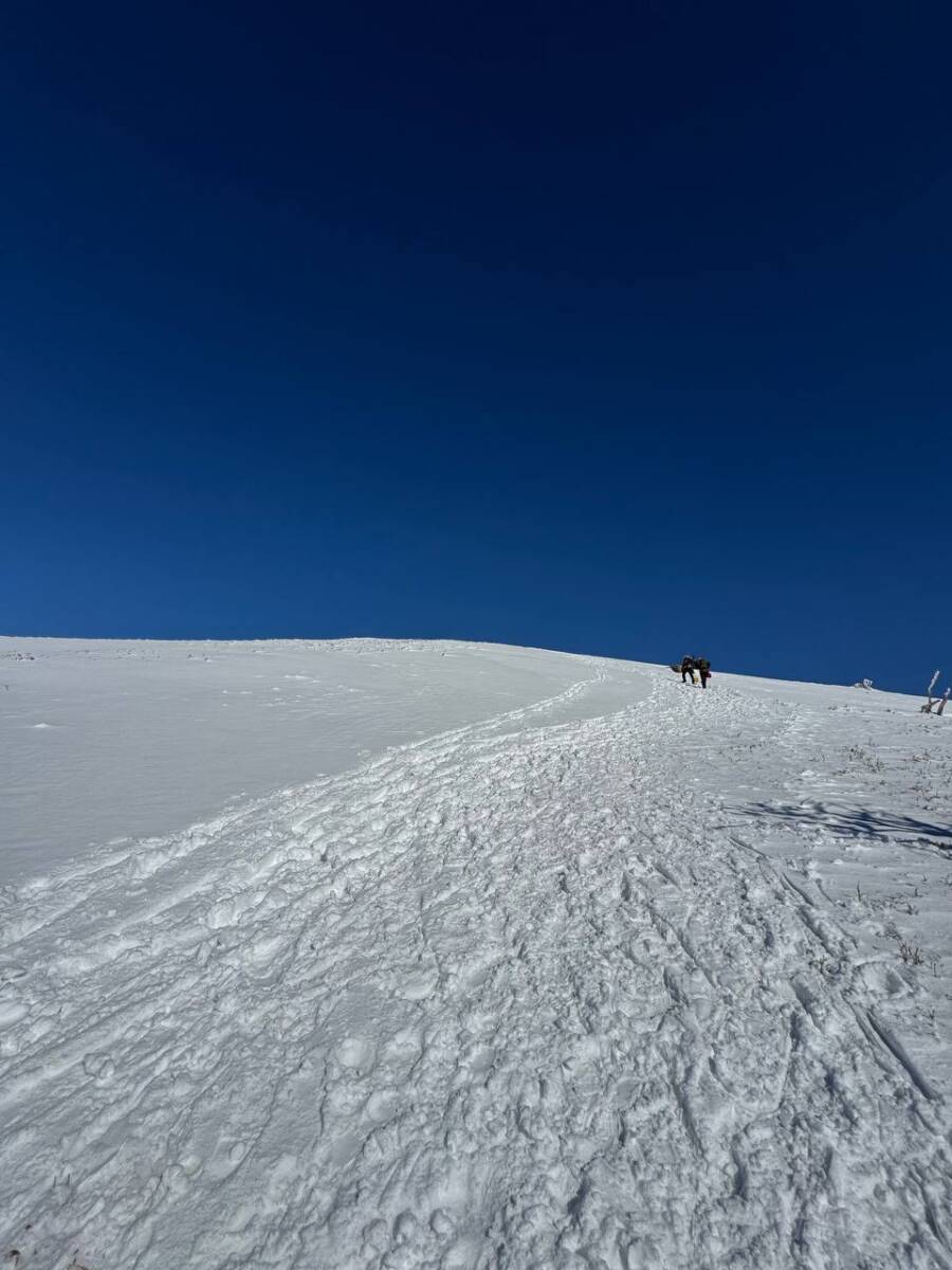 琵琶湖を眺めながら絶景スノーハイクができる『蓬莱山』