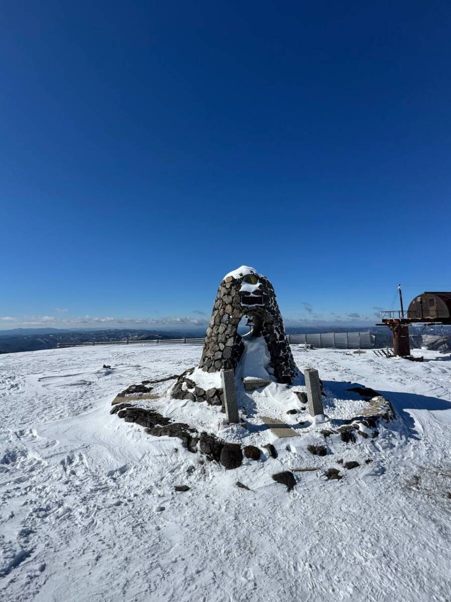 琵琶湖を眺めながら絶景スノーハイクができる『蓬莱山』