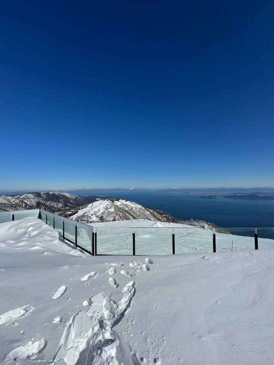 琵琶湖を眺めながら絶景スノーハイクができる『蓬莱山』