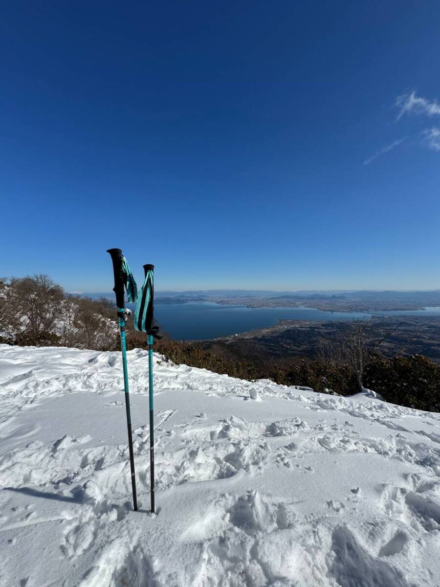 琵琶湖を眺めながら絶景スノーハイクができる『蓬莱山』