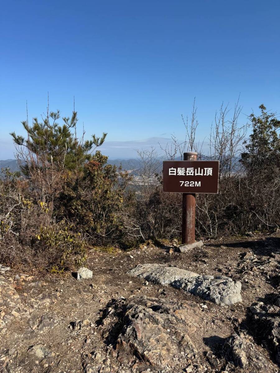 山頂からの眺めは絶景な丹波富士とも呼ばれる『白髪岳』