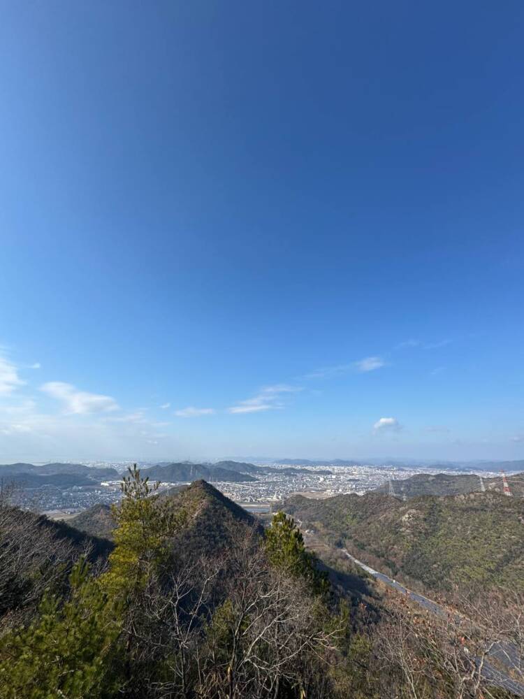 大人気の播磨アルプス、絶景の稜線を歩ける楽しいハイキング 『高御位山』