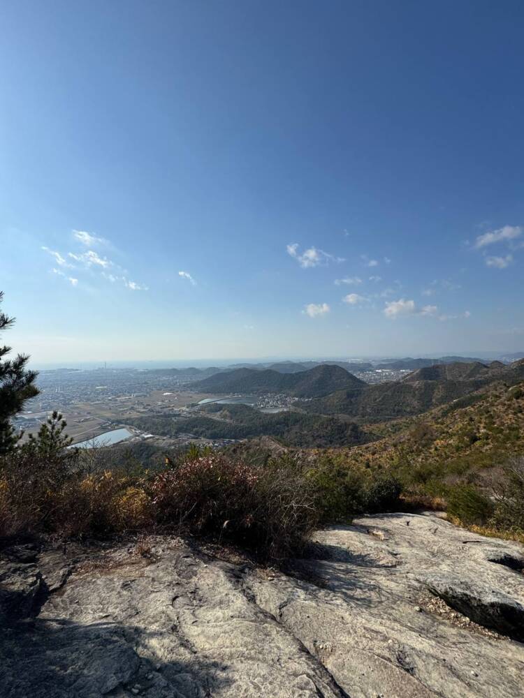 大人気の播磨アルプス、絶景の稜線を歩ける楽しいハイキング 『高御位山』