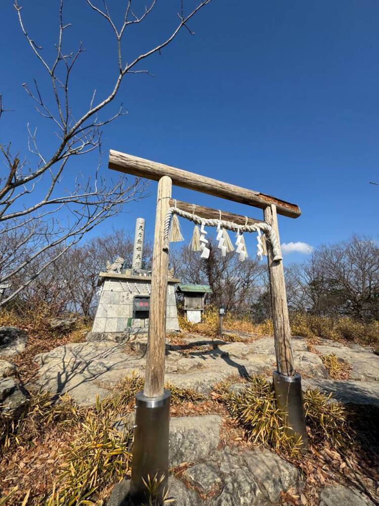 大人気の播磨アルプス、絶景の稜線を歩ける楽しいハイキング 『高御位山』