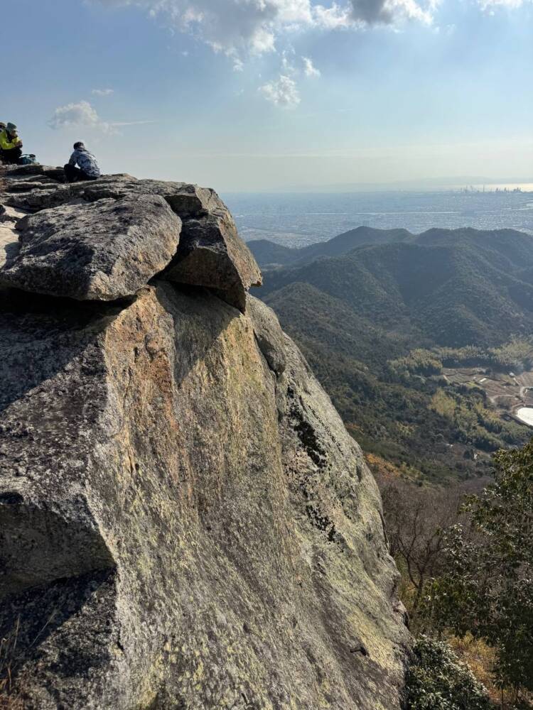 大人気の播磨アルプス、絶景の稜線を歩ける楽しいハイキング 『高御位山』