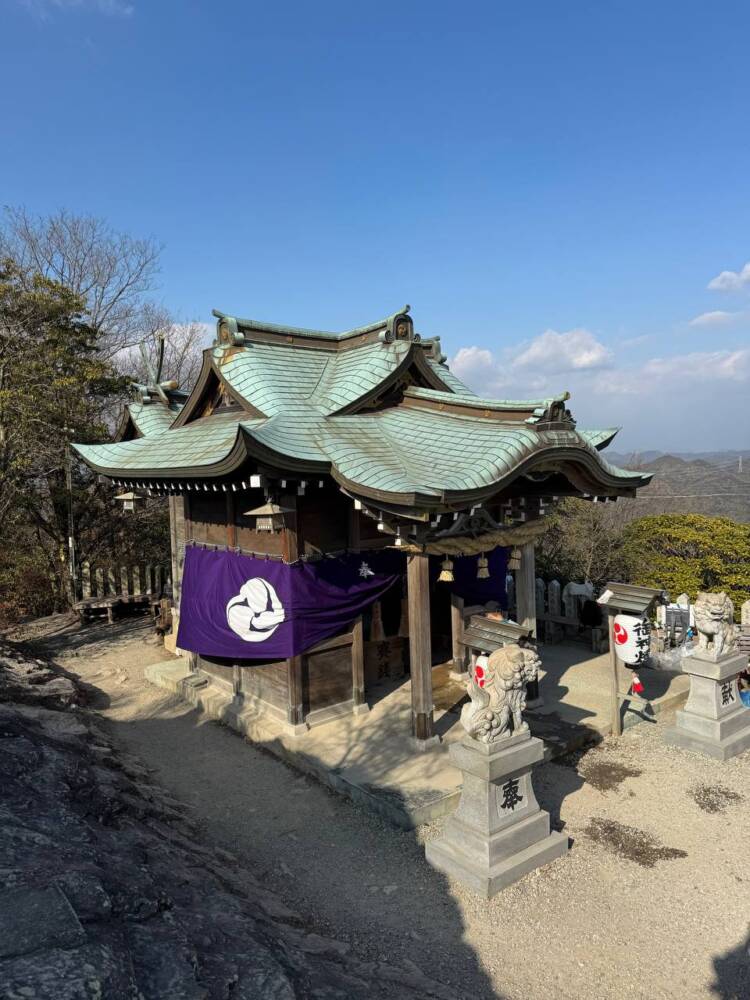 大人気の播磨アルプス、絶景の稜線を歩ける楽しいハイキング 『高御位山』