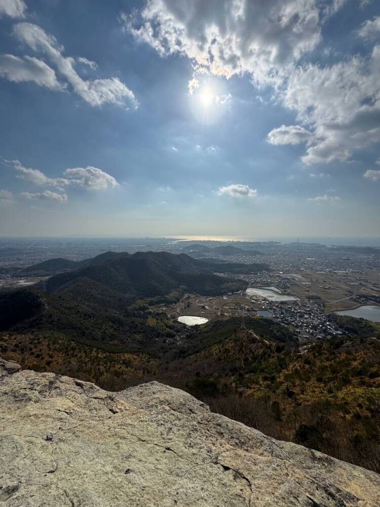 大人気の播磨アルプス、絶景の稜線を歩ける楽しいハイキング 『高御位山』