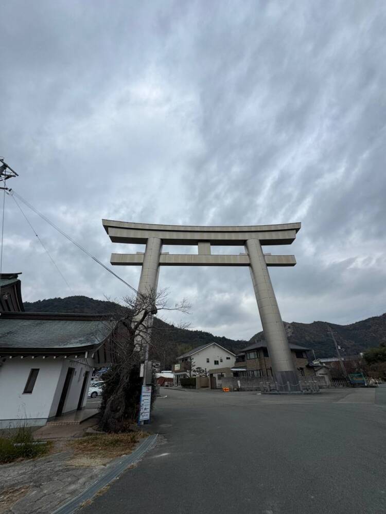 大人気の播磨アルプス、絶景の稜線を歩ける楽しいハイキング 『高御位山』