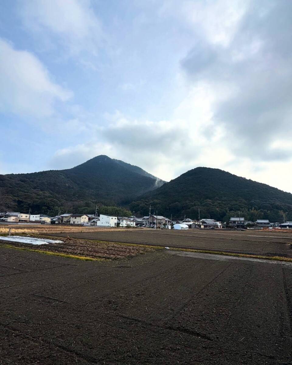 美しい山容で近江富士とも称される御上神社の御神体 『三上山』