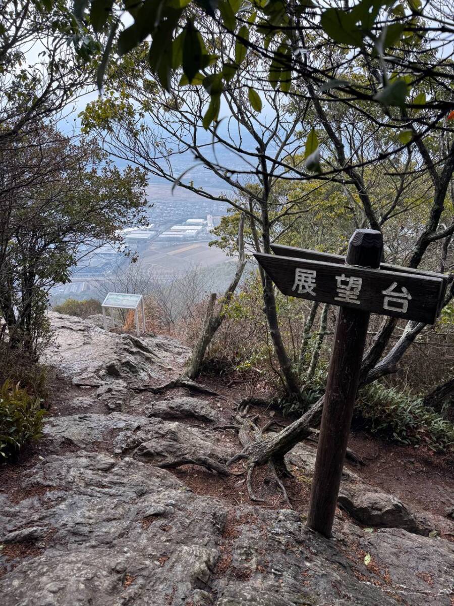 美しい山容で近江富士とも称される御上神社の御神体 『三上山』