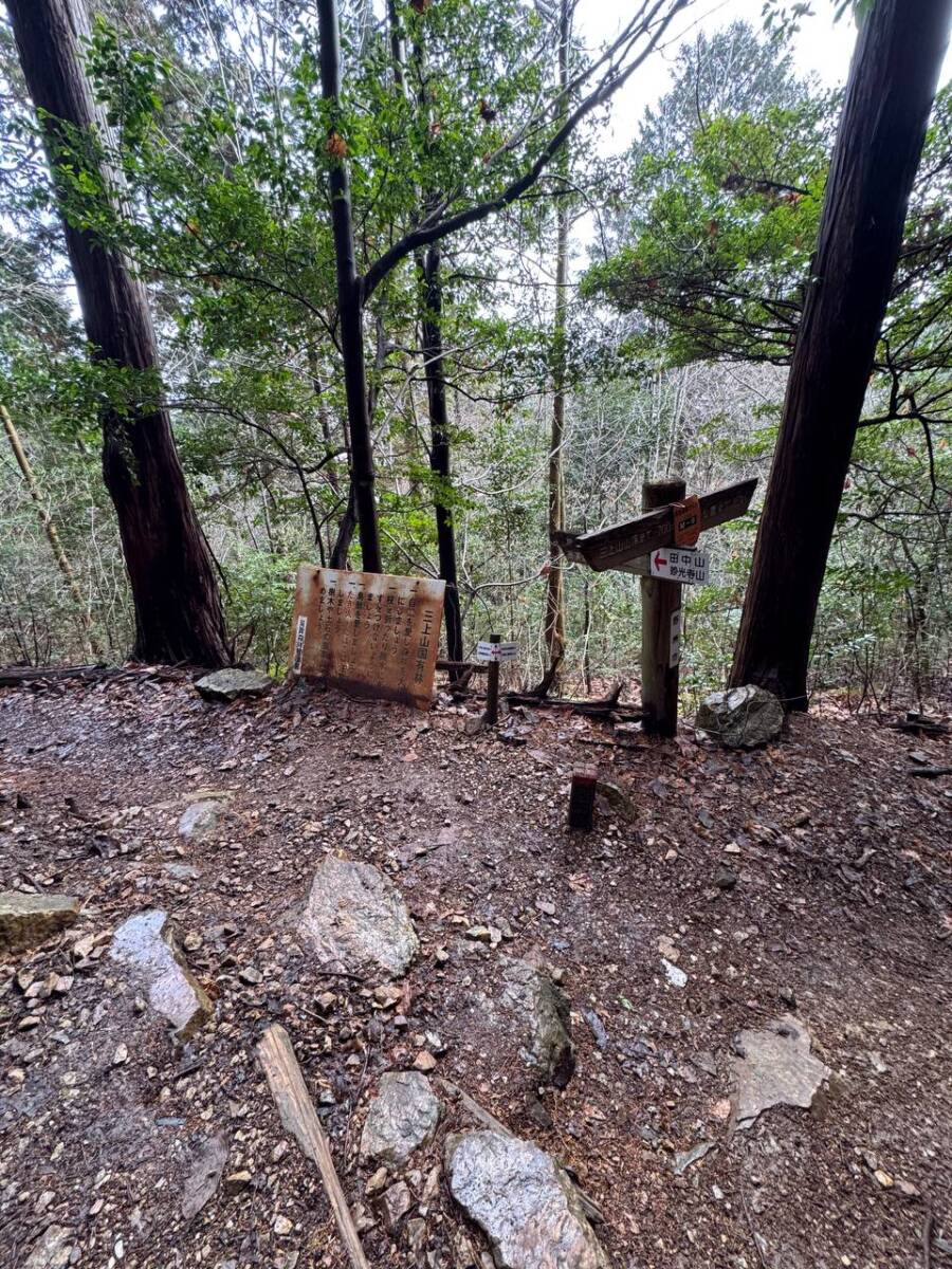 美しい山容で近江富士とも称される御上神社の御神体 『三上山』