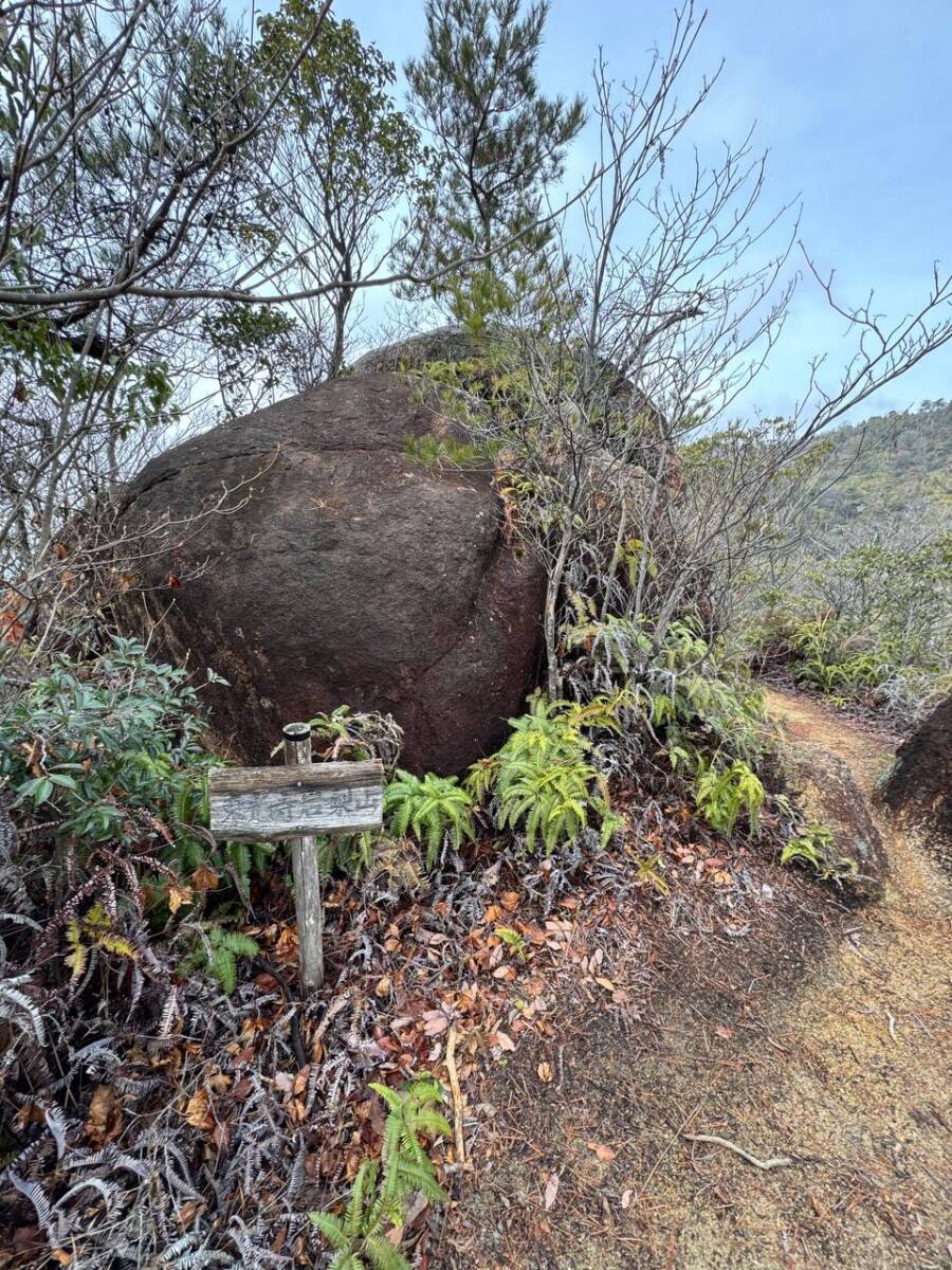 美しい山容で近江富士とも称される御上神社の御神体 『三上山』