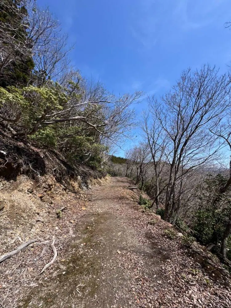 京都の奥地、たくさんの山小屋がありハイキングが楽しめる「雲取山」