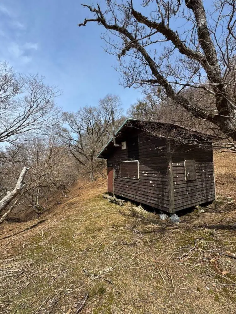 京都の奥地、たくさんの山小屋がありハイキングが楽しめる「雲取山」