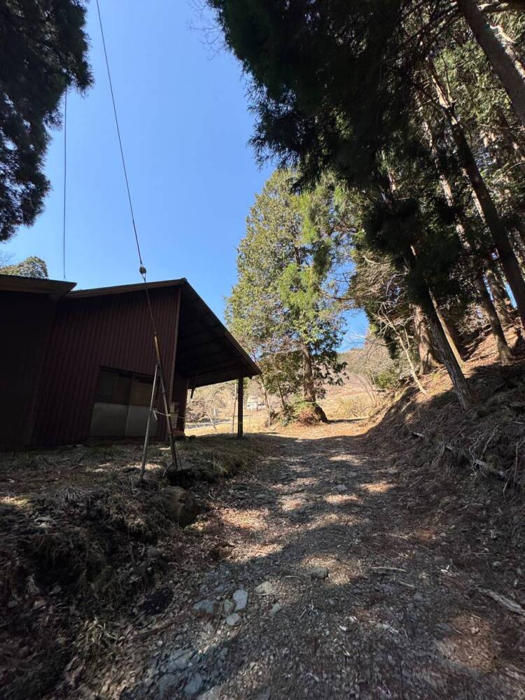 京都の奥地、たくさんの山小屋がありハイキングが楽しめる「雲取山」